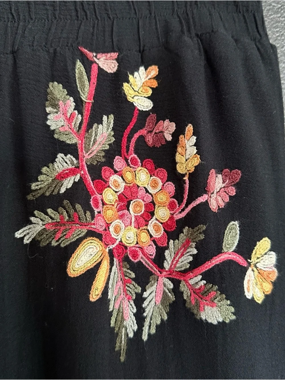 LIV Los Angeles Embroidered Boho Pants Black Floral Wide Leg Rayon Size L - Picture 3 of 7